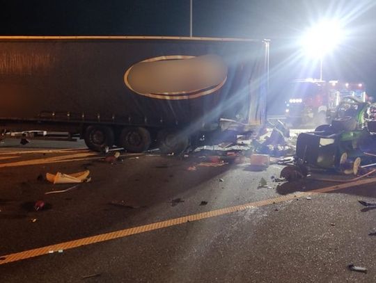 Tragiczny wypadek na A1. Tir zajechał drogę osobówce, w wypadku zginął pasażer samochodu