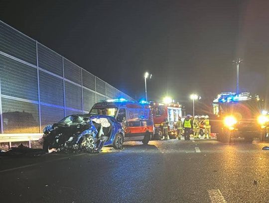 Tragiczny wypadek na autostradzie A2. Jedna osoba zginęła, dwie zostały ranne