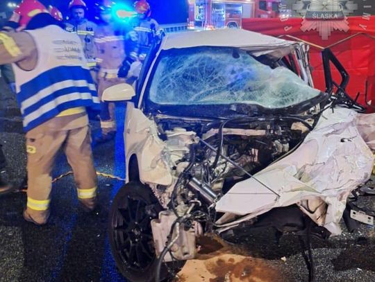 Tragiczny wypadek na autostradzie A4. Kierowca z Hiszpanii jechał pod prąd i zderzył się czołowo z dostawczakiem