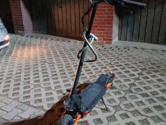 Tragiczny wypadek na hulajnodze elektrycznej. 27-letnia kobieta zginęła po uderzeniu głową w drogę