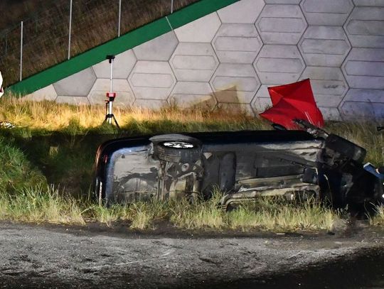 Tragiczny wypadek na krajowej 91. Kierowca peugeota zignorował znak STOP, w wypadku zginęła kobieta