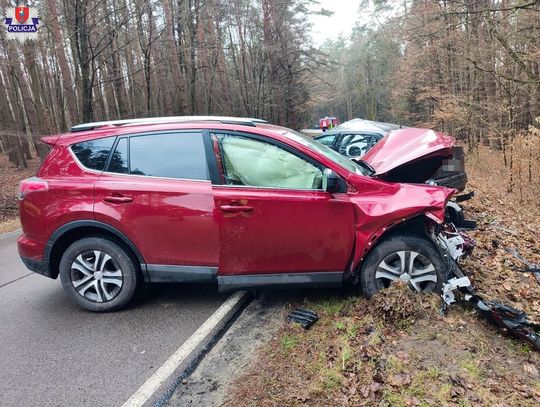 Tragiczny wypadek na Lubelszczyźnie. W zderzeniu czołowym dwóch osobówek zginęła 27-letnia kobieta