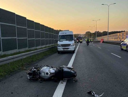 Tragiczny wypadek na S12. 26-letni motocyklista zginął po zderzeniu z busem