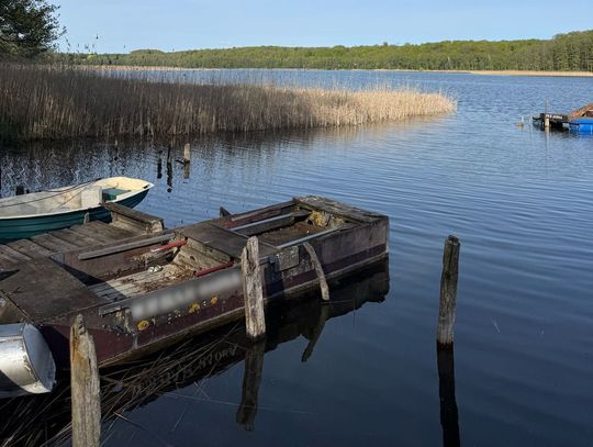 Tragiczny wypadek podczas wędkowania. 90-latek wypadł z łodzi i utonął w jeziorze