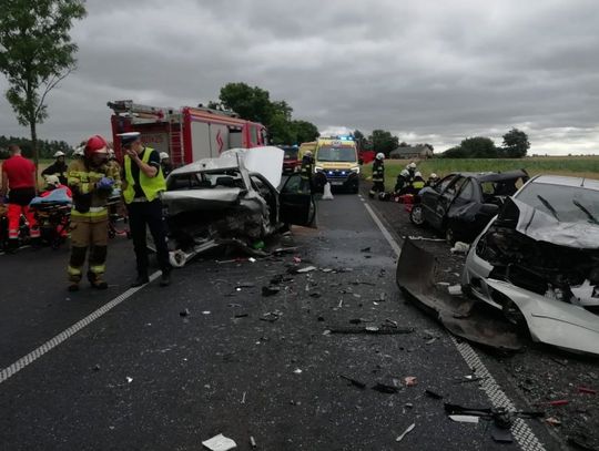 Tragiczny wypadek trzech osobówek: jeden z kierowców zginął, trzy osoby ranne [ZDJĘCIA]