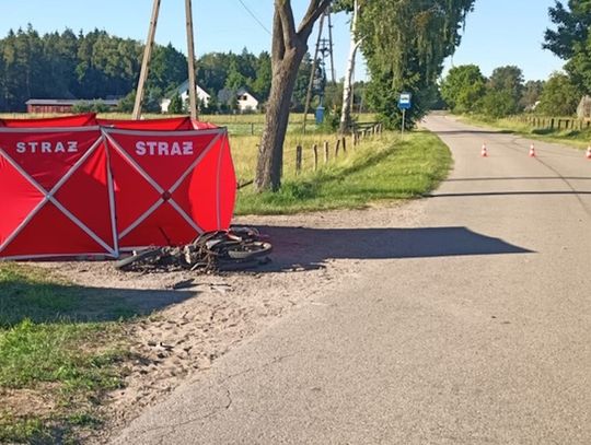 Tragiczny wypadek z udziałem ciągnika. Nie żyje kierowca motoroweru, pasażerka walczy o życie