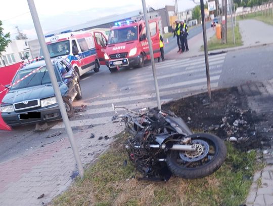 Tragiczny wypadek z udziałem motocykla i osobówki. Kierowca jednośladu zmarł na miejscu