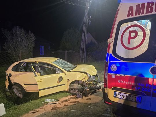 Troje młodych ludzi rannych po dachowaniu Seata. Sprawcą wypadku 17-latek bez prawa jazdy