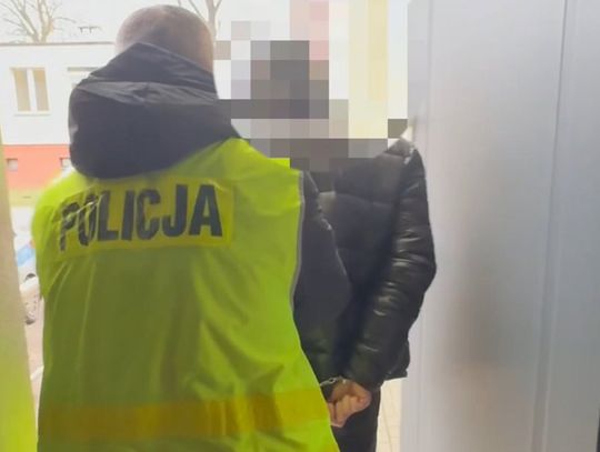 Troje nastolatków pobiło niepełnosprawnego mężczyznę. Wpadli przez filmik zamieszczony w internecie