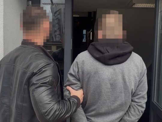 Troje Ukraińców zatrzymanych za udział w oszustwach. Wszyscy pełnili rolę odbieraków