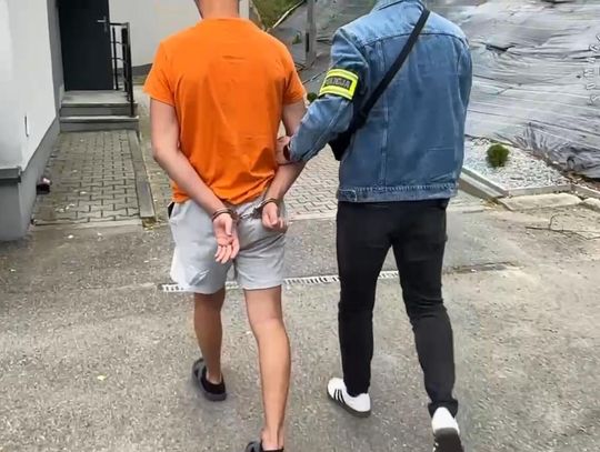 Trzech 17-latków brutalnie pobiło dwóch mężczyzn. Jeden z nich jest niepełnosprawny