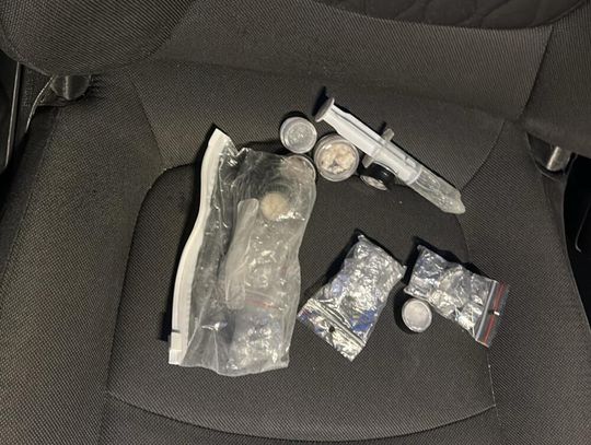 Trzech mężczyzn  w BMW, biały proszek i metamfetamina w strzykawce . Twierdzą zgodnie, że to nie ich