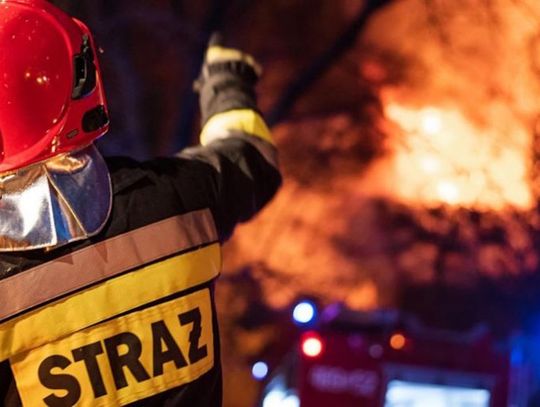 Trzej 9-latkowie bawili się ogniem. Spłonęły stodoły i maszyny za 170 tysięcy złotych