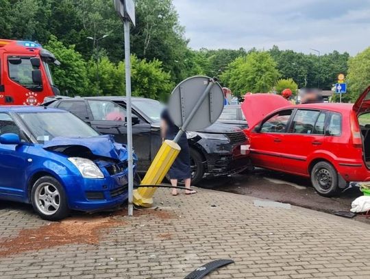 Trzy auta, trzy kobiety za kierownicą i fatalne skutki spotkania na skrzyżowaniu. "Duża siła uderzenia"