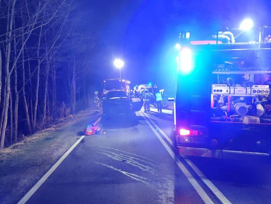 Trzy osoby ranne po czołowym zderzeniu Audi i Citroena. 19-letni sprawca wydmuchał ponad 1,5 promila