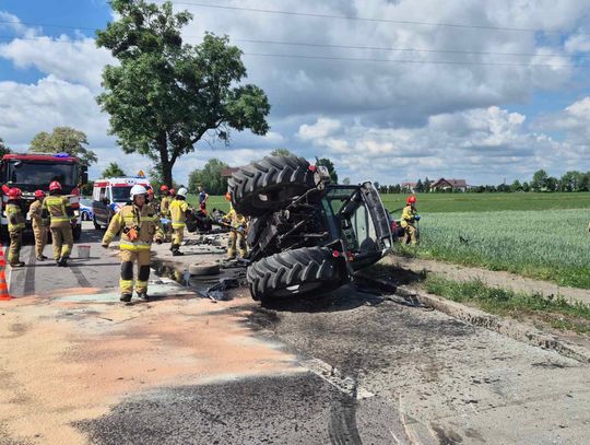 Trzy promile i dożywotni zakaz. Pijany traktorzysta staranował peugeota z 3-letnim dzieckiem