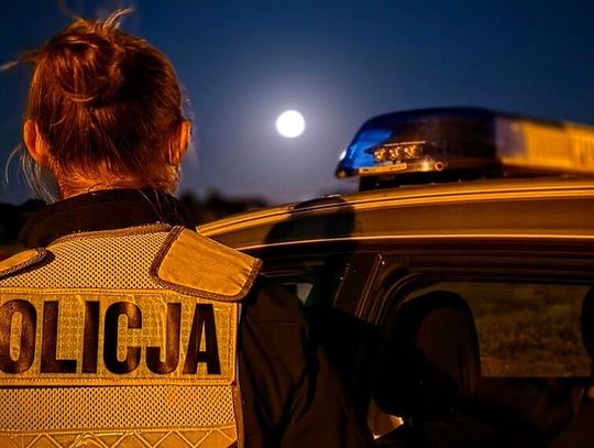 Trzy razy wracała do samochodu byłego. Z zazdrości zniszczyła osiem opon