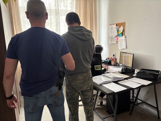 Trzymał narkotyki w garażu na obrzeżach miasta. Policjanci zaskoczyli go o poranku