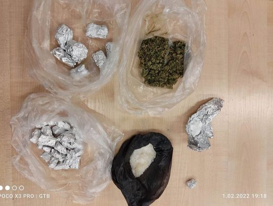 Trzymał narkotyki w pokoju hostelowym. Policjanci zorganizowali zasadzkę [FOTO]