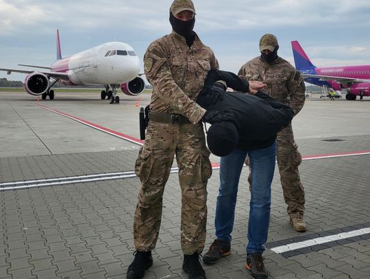Turek podejrzany o morderstwo w Niemczech zatrzymany na lotnisku w Pyrzowicach. Samolot już kołował na pasie startowym