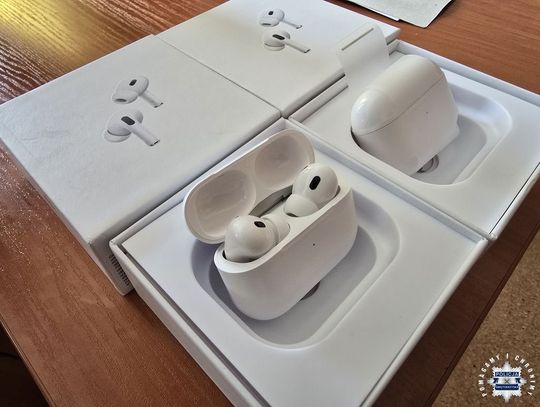 Twierdził, że słuchawki są oryginalne, okazało się, że to tanie podróbki. 17-latek ma teraz problemy z policją