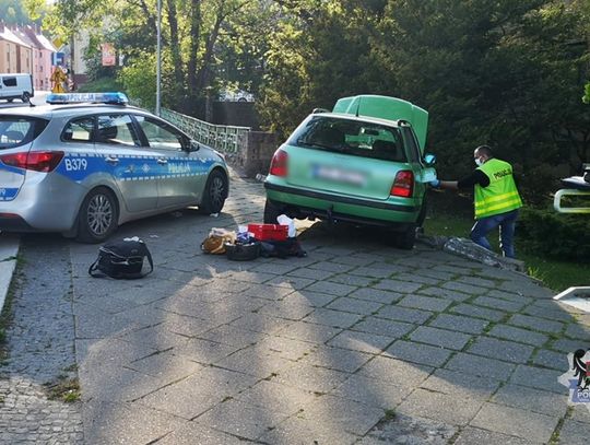 Uciekając przed pościgiem uderzył w radiowóz i autobus komunikacji miejskiej