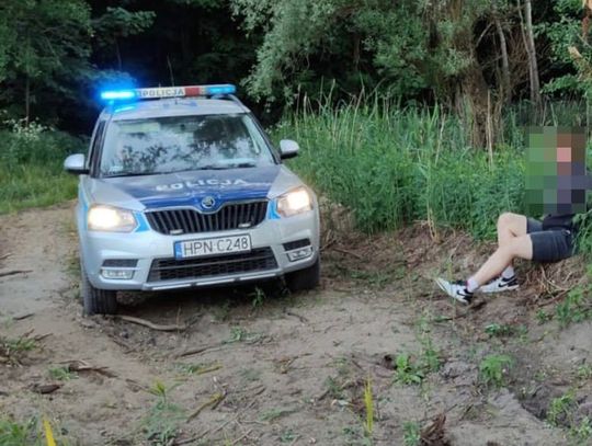 Uciekał crossem przed policją. 16-latek bez kasku i uprawnień woził 17-letnią pasażerkę