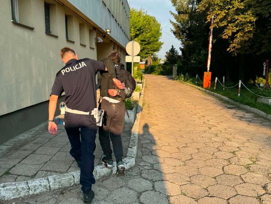 Uciekał elektrycznym motocyklem przed policją. Pościg zakończył się obezwładnieniem 19-latka