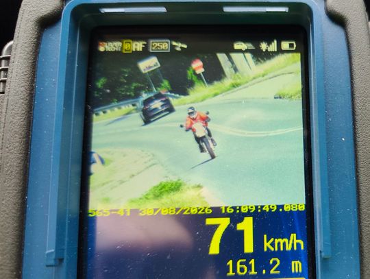 Uciekał na motocyklu przed policję. Uzbierał mandaty na blisko 11 tysięcy i stracił prawo jazdy