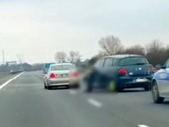 Uciekał policji autostradą. Inni kierowcy próbowali go blokować. WIDEO