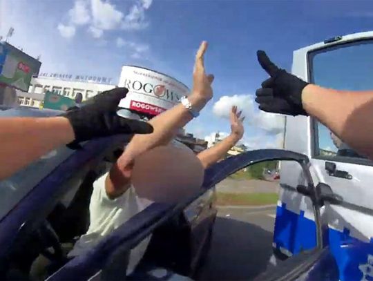 Uciekał policji i zderzył się z radiowozem. Kierowca był pod wpływem marihuany