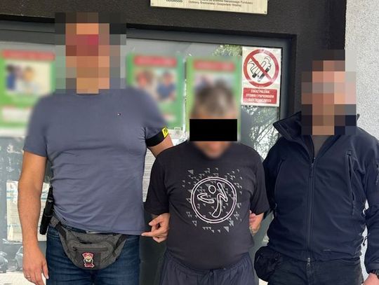 Uciekinier z więzienia wpadł na kradzieży rozbójniczej. 48-latek szarpał ochroniarza w sklepie