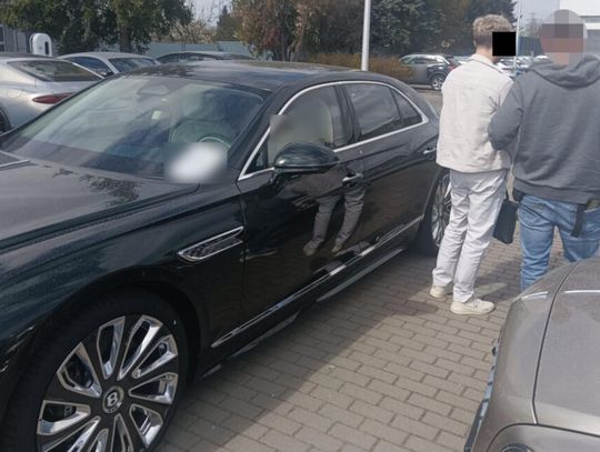 Udawał dyrektora znanej firmy, by dostać Bentleya za 2 miliony. 23-latek wpadł w ręce policji