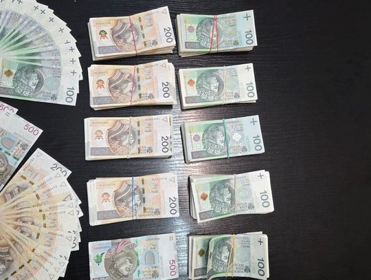 Udawał policjanta i odebrał od seniorki ponad 120 tys. zł. 19-latek zatrzymany