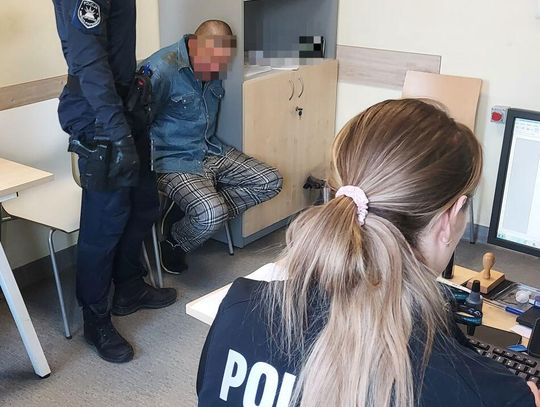 Udawał własnego kuzyna, żeby zmylić policjantów. Nie udało się. Mężczyzna siedzi już w więzieniu Udawał własnego kuzyna, żeby zmylić policjantów. Nie udało się. Mężczyzna siedzi już w więzieniu