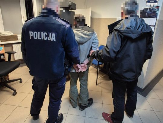 Udawał, że chce pomóc w zakupach staruszkowi na wózku. Potem go okradł