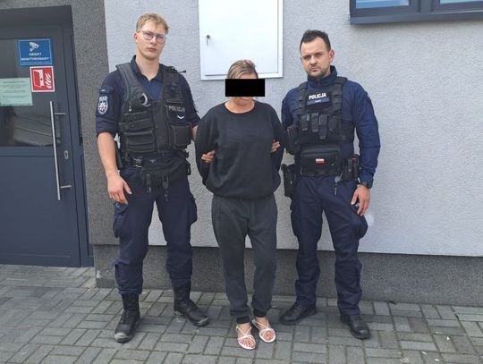 Udawała, że chce kupić łańcuszek, zwinęła trzy, gdy tylko na chwilę spuścili ją z oka