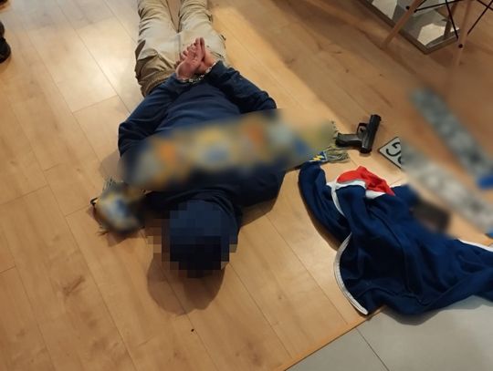 Udawali, że chcą kupić auto i pokazywali fałszywe potwierdzenia przelewów. Przejęli tak aż siedem pojazdów