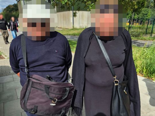 Udawali, że kupują na bazarze, ale naprawę polowali na portfele. Na ofiarę wybrali 90-letnią staruszkę