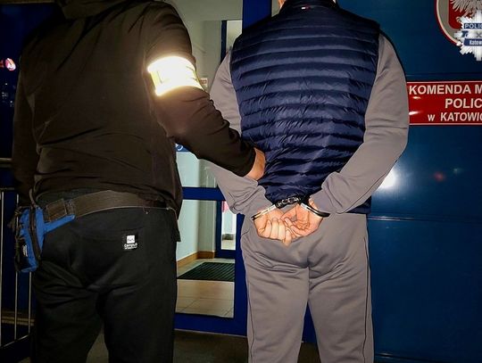 Uderzenie w kiboli handlujących narkotykami. Zatrzymani trzej mężczyźni i przejęte 25 kg towaru