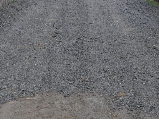 Ukradł 40 ton asfaltu, by wyremontować sobie podjazd. Policjanci znaleźli łup pod własnymi butami