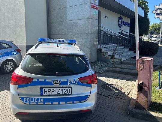 Ukradł alkohol i wrócił po więcej, ale zaniemógł i nie był w stanie uciec. Mężczyzna położył się przy kasach