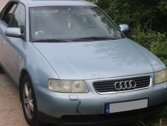 Ukradł samochód byłej dziewczynie, bo chciał w nim zamieszkać. Policjanci odnaleźli audi z mężczyzną w środku
