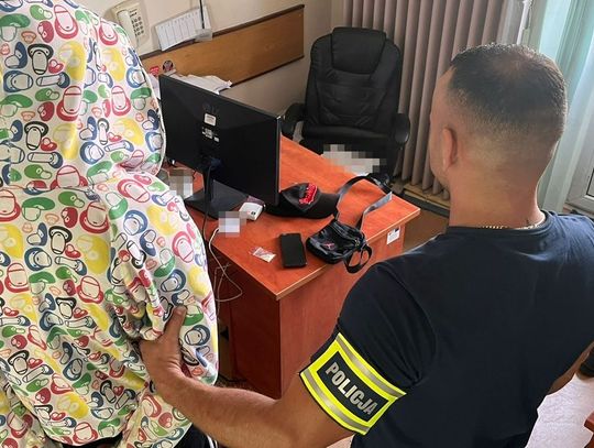 Ukradł kobiecie telefon i zaciągnął przez niego kredyt. Potem wypłacał pieniądze blikami