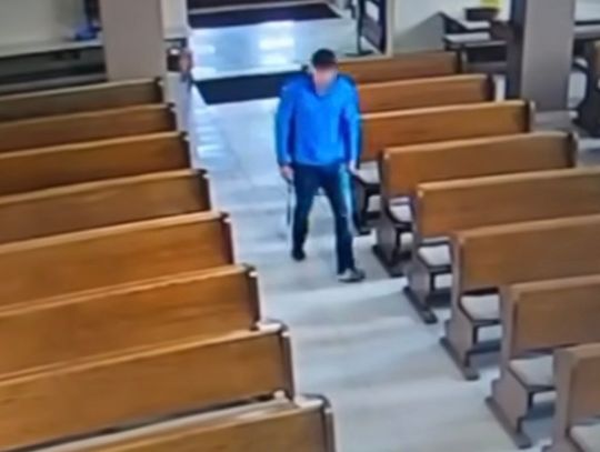 Ukradł łańcuszki pozostawione przez wiernych w kościele. Policjanci znaleźli go... w kasynie