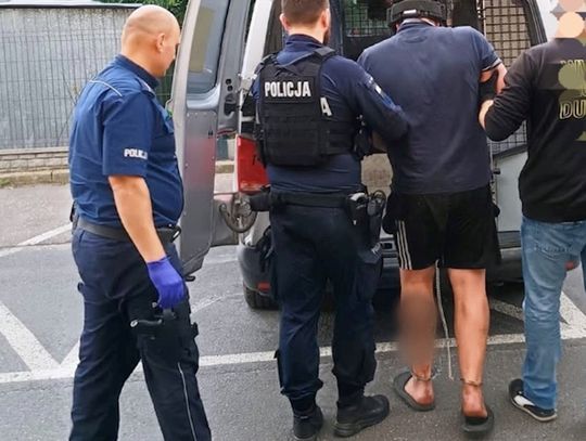 Ukradł mężczyźnie pieniądze, a gdy ten chciał je odzyskać, brutalnie go pobił i zabrał łańcuszek