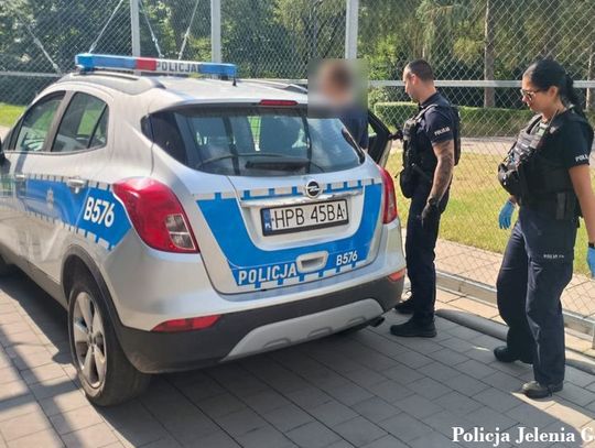 Ukradł Opla i sam zadzwonił na policję. 21-latek przyznał się do kradzieży