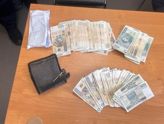 Ukradł plecak z fortuną i... wrócił do sklepu w innej kurtce. Przebiegły 63-latek w rękach policji