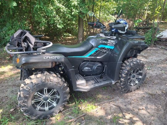 Ukradł quada, pod plandeką zostawił dwa krzesła. Policjanci zatrzymali zuchwałego złodzieja