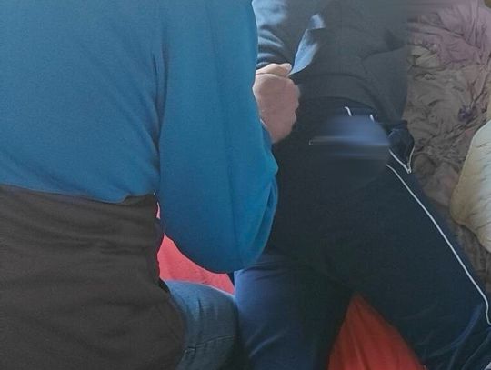 Ukradł whisky i zaatakował ochroniarza. 25-latek „zapomniał”, że szuka go policja